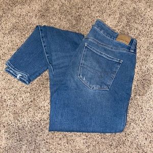 AMERICAN EAGLE JEANS